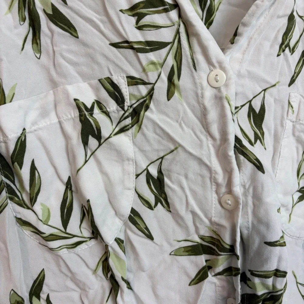 Piyama Pajama Set Size M Green Olive Leaf Print Button Down Shirt Shorts Lounge